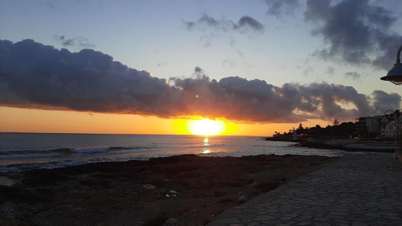 Mare Nostrum II Denia. Bagian luar foto